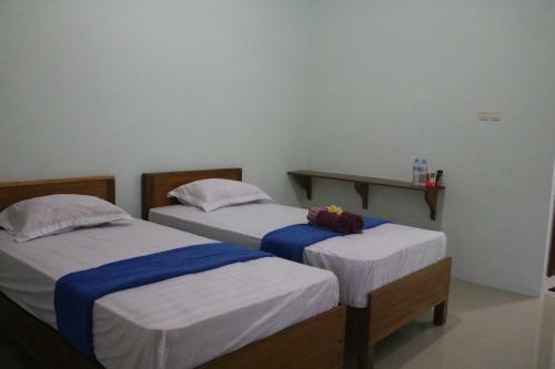 Hostal Arrys Watukarung Surfcamp