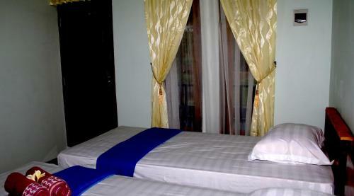Hostal Arrys Watukarung Surfcamp