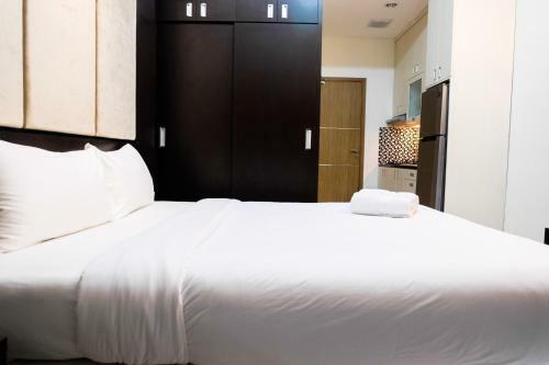 Homey Studio The Oasis Cikarang Apartment By Travelio