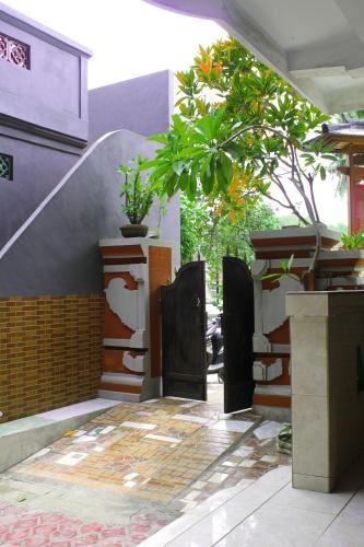 Posada Serangan Inn II