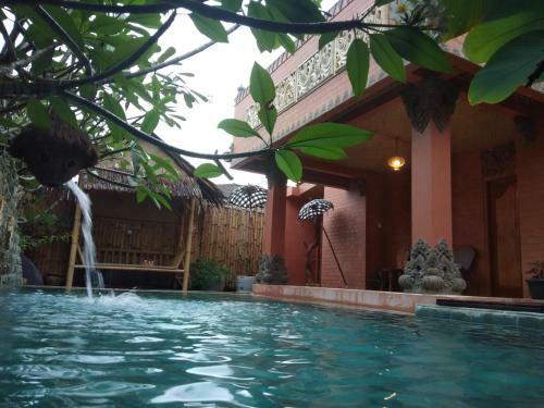 Balinese Villa With Private Pool In Batam