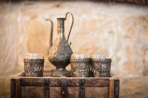 Posada Mikes Khan