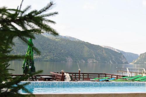 Hostal Pension La Ponton