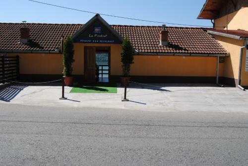 Hostal Pension La Ponton