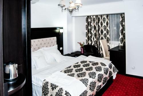 Hotel Blue Night