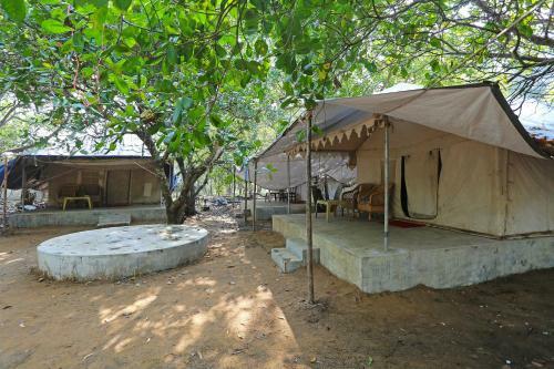 Oyo 10981 Hotel Jungle Camp