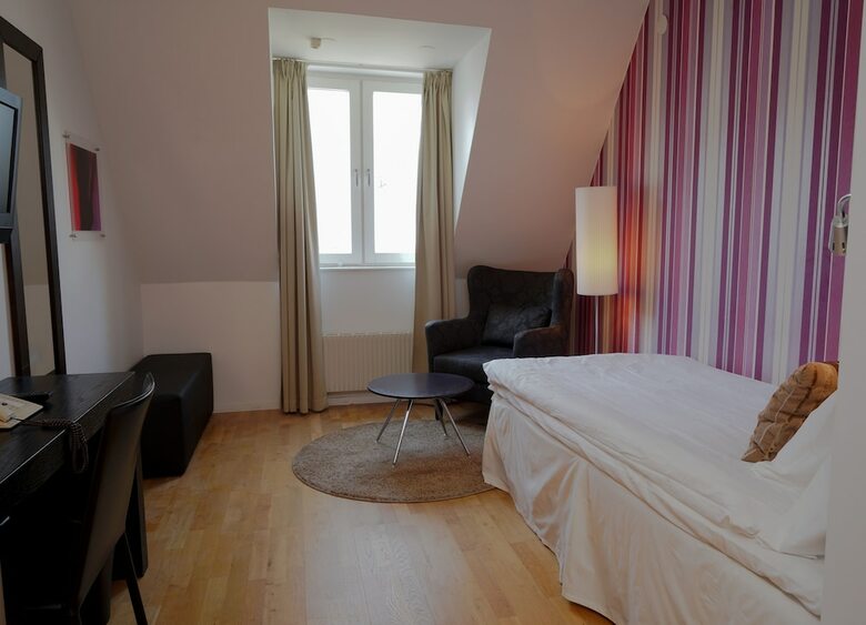 First Hotel Ja