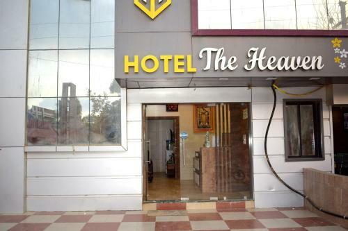Hotel Sky Stays Heaven