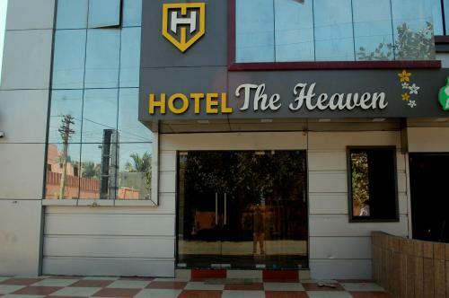 Hotel Sky Stays Heaven