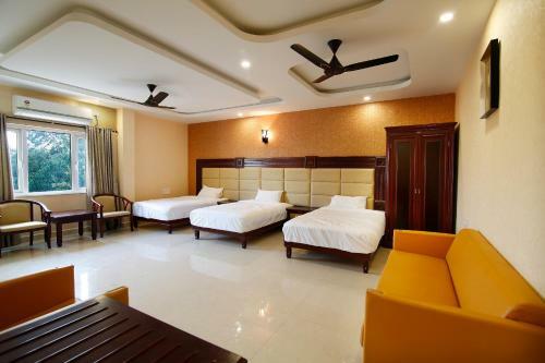 Hotel Rb Grand Residency