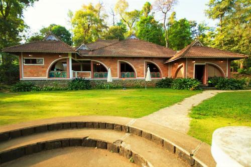 Hotel Misty Woods Resort