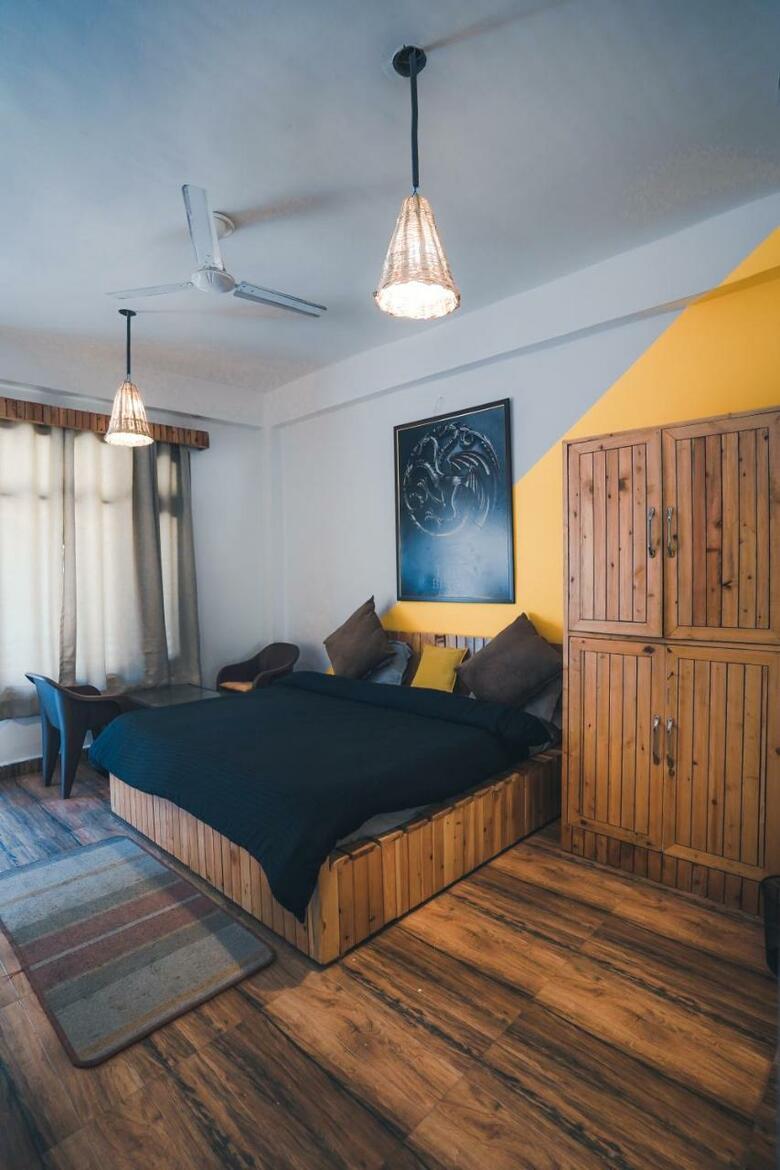 Whoopers Hostel