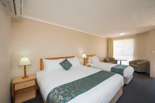 Harbour Sails Motor Inn