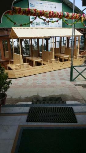 Hotel Snow King Retreat