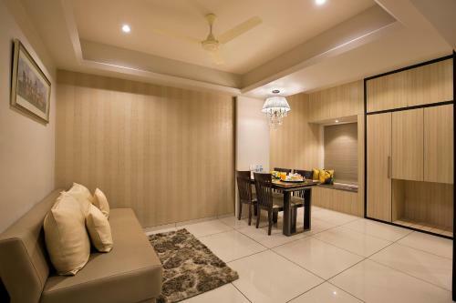 Hotel The Baroda Residency