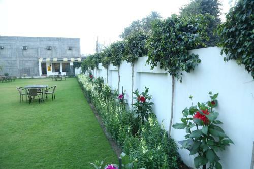 Hotel Whistling Greens