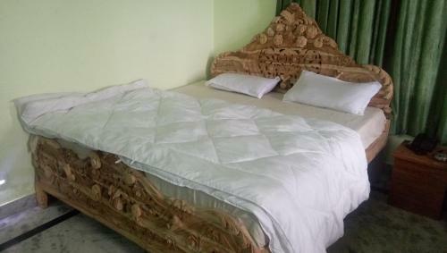 Hotel Hillview Rooms Near Mussoorie Jheel