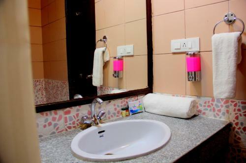 Hotel Vasant Palace Mussoorie Mallroad