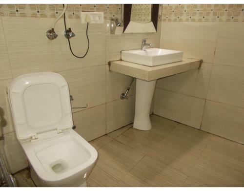 Hotel A-one Stay Near Picture Palace