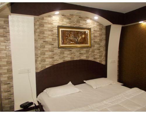 Hotel A-one Stay Near Picture Palace