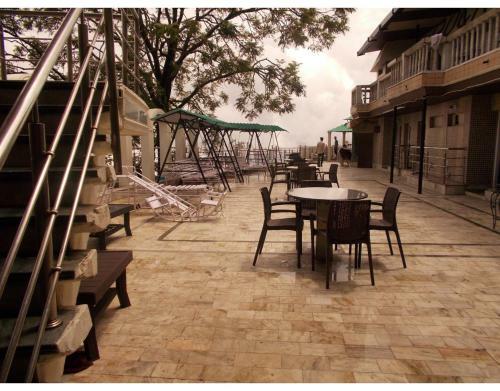 Hotel A-one Stay Near Picture Palace