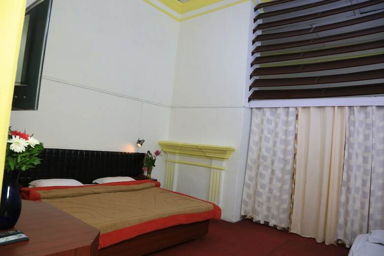Prince Hotel Mallroad