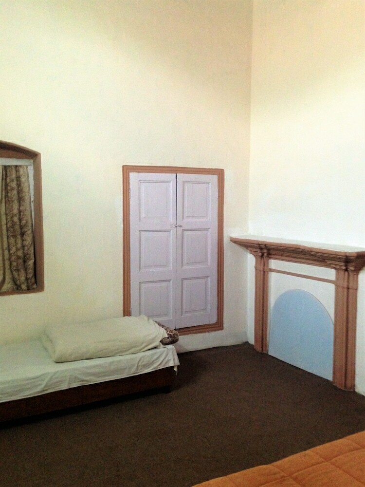 Prince Hotel Mallroad