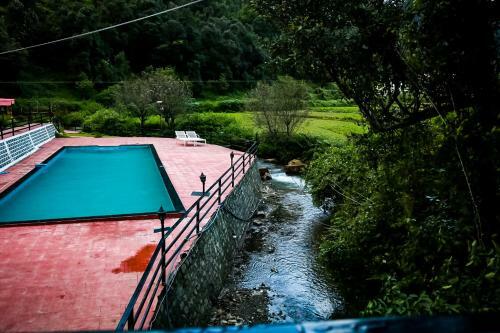 Hotel Jungle Pool Khurpatal
