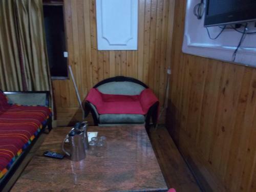Hotel Mall Road Stay With In-house Restaurant