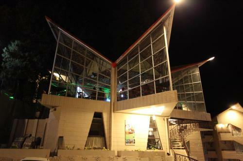 Hotel Arif Castles