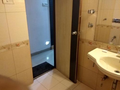 Hotel Jk Rooms 122 Shaheen-nr. Mahindra Co.-midc