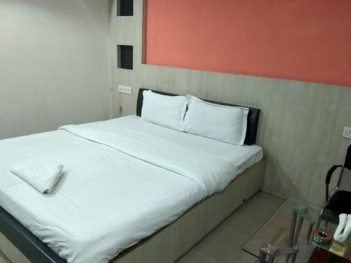 Hotel Jk Rooms 122 Shaheen-nr. Mahindra Co.-midc