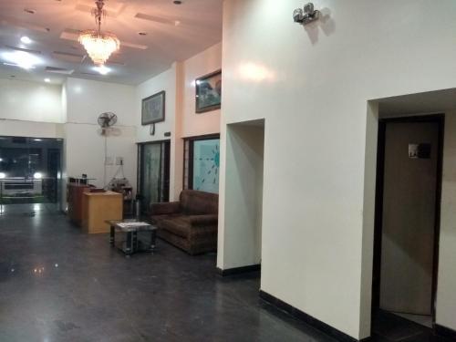 Hotel Jk Rooms 122 Shaheen-nr. Mahindra Co.-midc