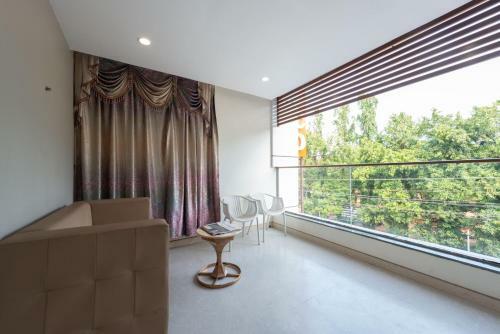 Hotel Vlr Residency