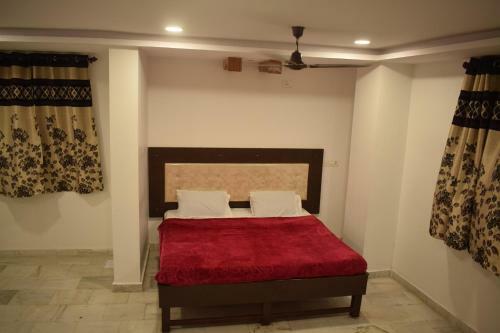 Hotel M.l.c.deluxe