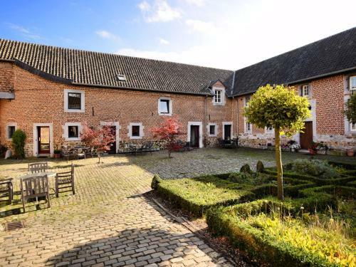 Hof Van Aken II