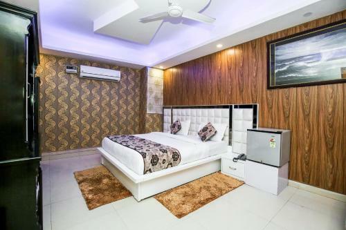 Oyo 10558 Hotel Qlark
