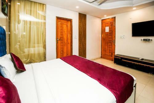 Oyo 10558 Hotel Qlark