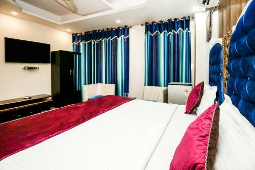 Oyo 10558 Hotel Qlark