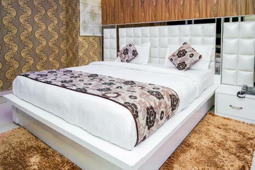 Oyo 10558 Hotel Qlark