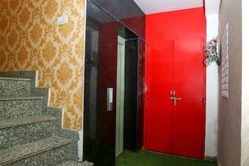 Oyo 10558 Hotel Qlark