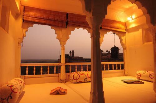 Hotel Mpt Sheesh Mahal, Orchha