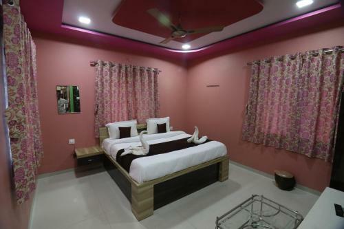 Hotel 8 Bhk Saimauli Bunglow