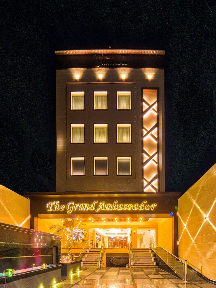 Hotel The Grand Ambassador