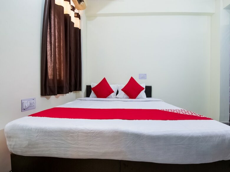 Hotel Oyo 28221 Near P&m Mall