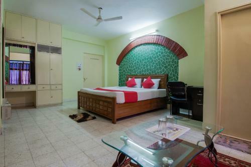 Hotel Oyo 23043 Grand Ar Residency