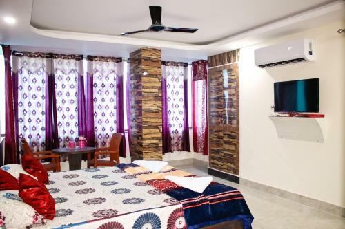 Hotel Gkm Grand