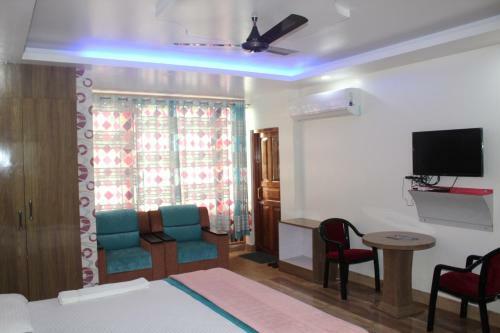 Hotel Gkm Grand