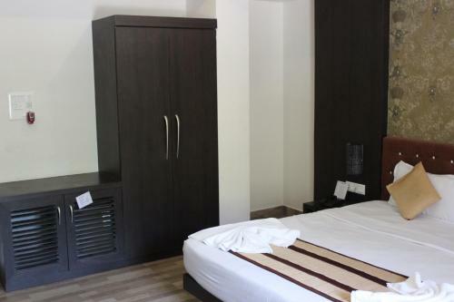 Hotel S R Castle