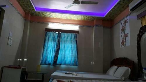 Hotel Goroomgo Sureswory Pampa Puri